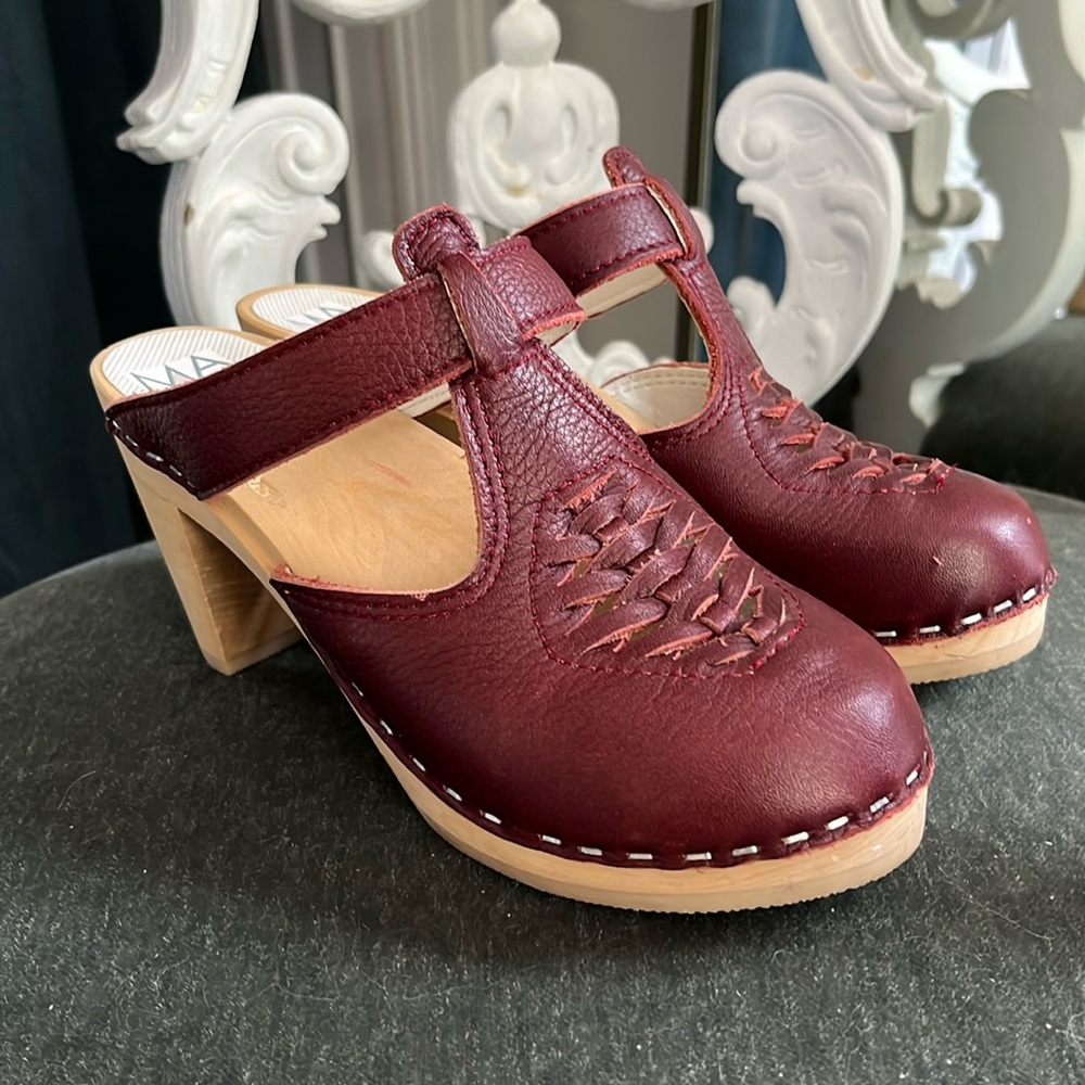 Maguba Nairobi Bordeaux Maroon Wine Woven Leather Clogs 36